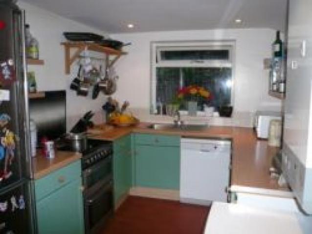 			2 Bedroom, 1 bath, 1 reception House			 Brackenbury Road, EAST FINCHLEY